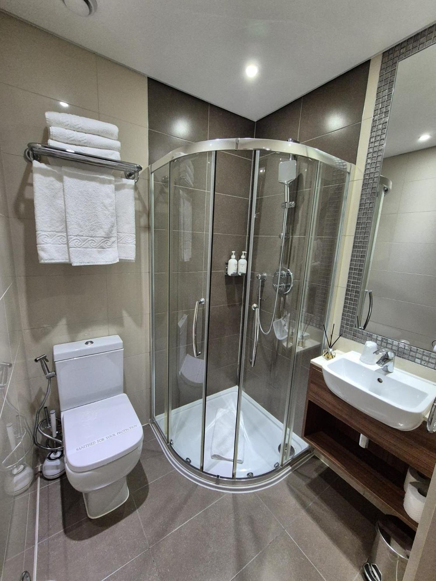 London Court Hotel Екстер'єр фото