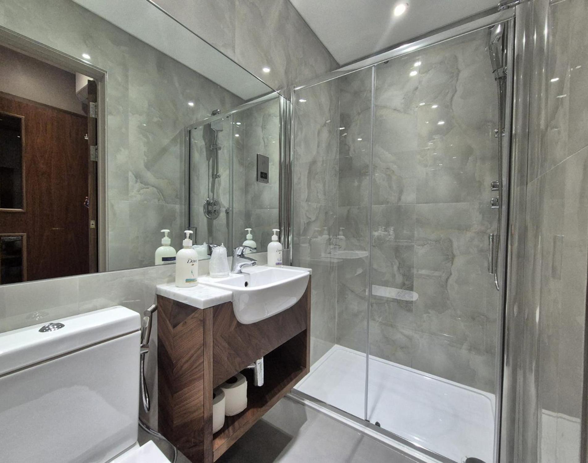 London Court Hotel Екстер'єр фото