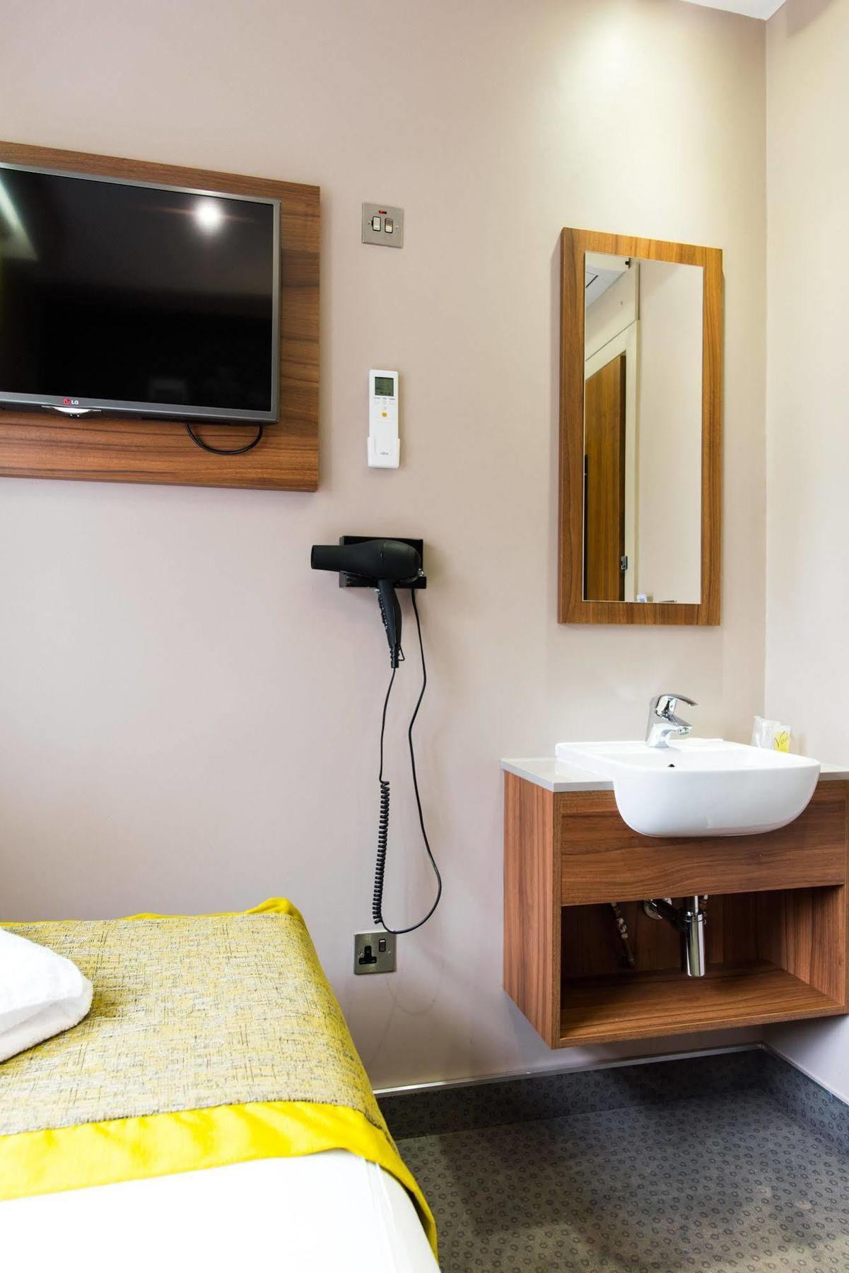 London Court Hotel Екстер'єр фото