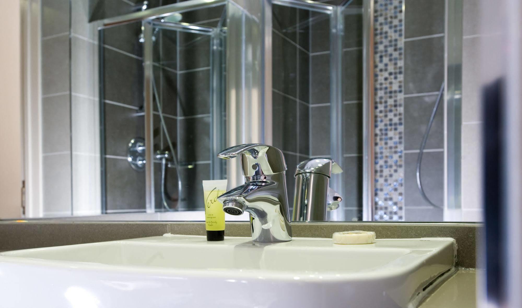 London Court Hotel Екстер'єр фото